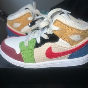 Jordan 1 mid SE